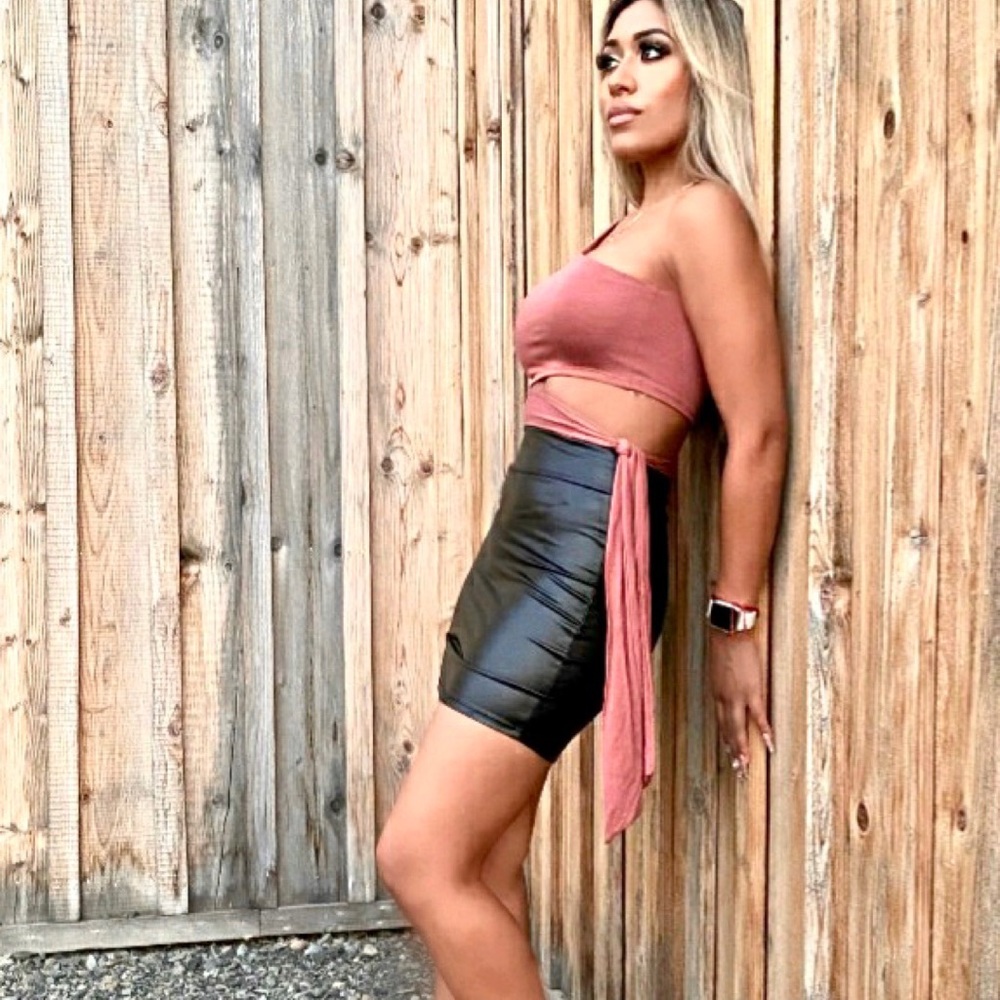 Crop to with tie feature in Mauve New with tags